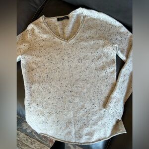 Claudia Nichole cashmere soft grey v neck sweater, size S/P